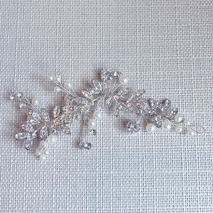 Sparkly silver-tone and pearl hair piece